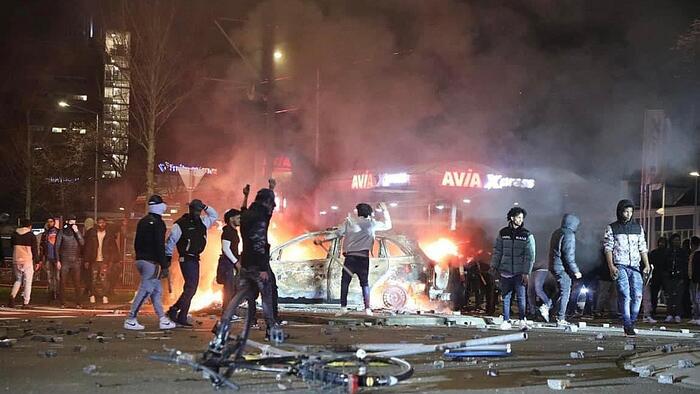NextImg:Watch: Mobs Of Violent African Migrants Riot, Attack Police In Holland