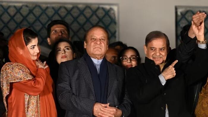 NextImg:Pakistan's Khan Decries "Daylight Robbery" As Rivals Form Coalition Govt, Nominate Shehbaz Sharif