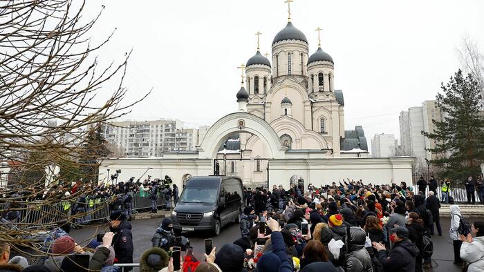 NextImg:Navalny's Funeral Draws Thousands, But Ends Peacefully & Without Incident