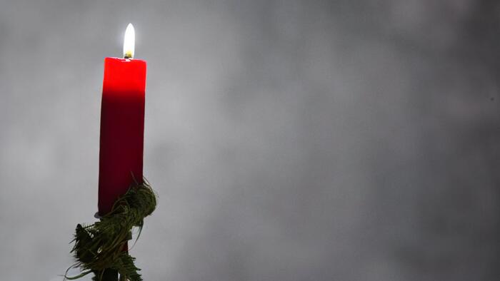 NextImg:Red Candle In The Wind