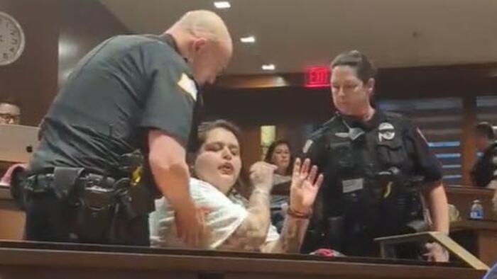 NextImg:"Do Not Touch Me... I Am A Faculty Member": Cornell Professor Disrupts Coulter Speech