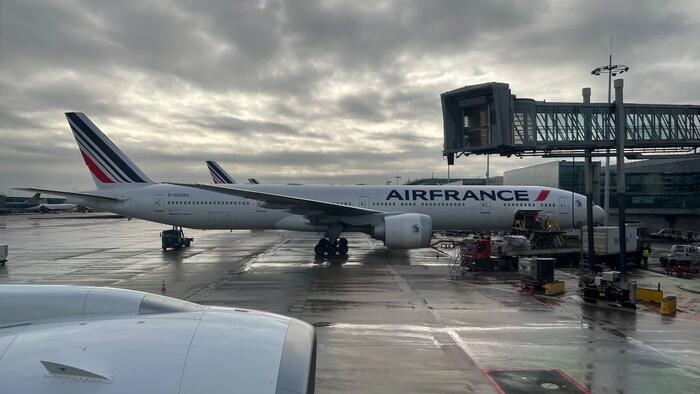 NextImg:French Pilots To Go On Strike Against Government's Proposal To Ban Strikes