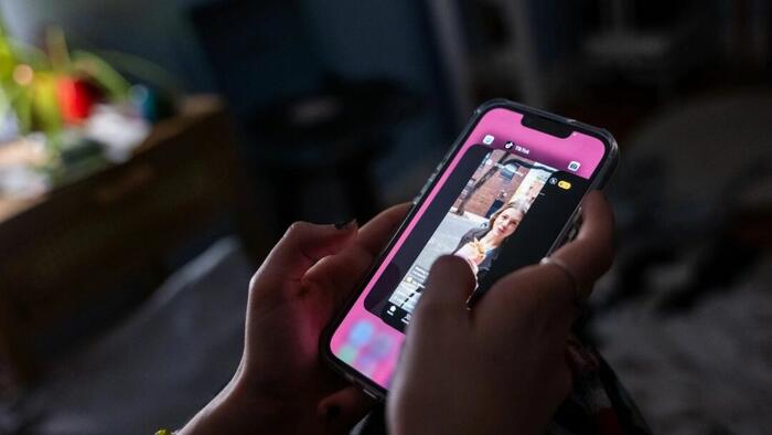 NextImg:Gen Z Is Trapped In A Virtual Cage
