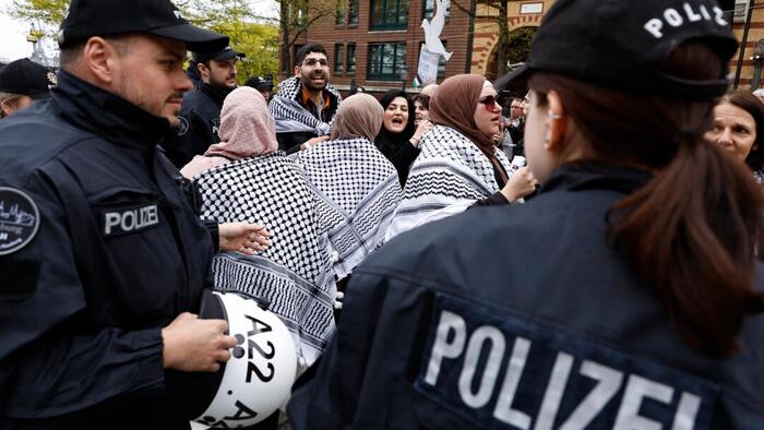 NextImg:Over 1,000 Protestors Demand Establishment Of Islamic State In Germany