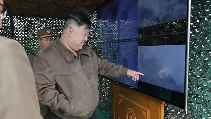 NextImg:Kim Jong Un Oversees "Nuclear Counterattack" Drill