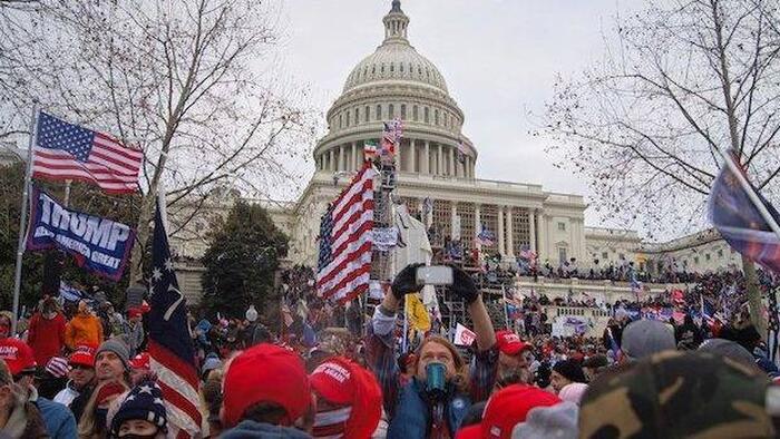 NextImg:FBI Officials Told To 'Stand Down' The Day Before Jan. 6: Report