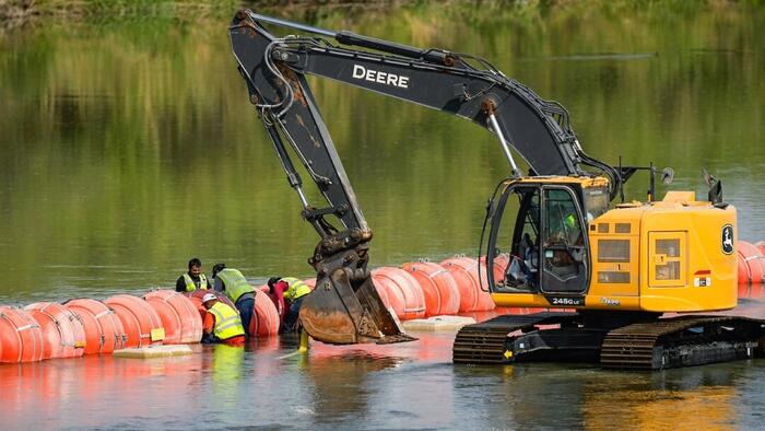 NextImg:Full Fifth Circuit Hears Arguments Over the Fate Of Texas' Floating Border Wall
