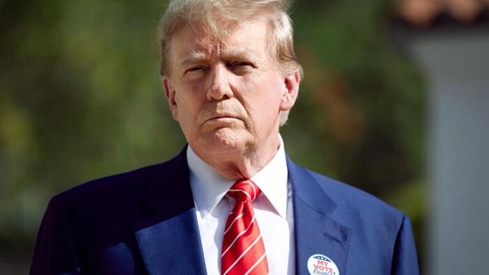 NextImg:Trump Urges Dismissal Of Mar-a-Lago Case, Claims 'Selective And Vindictive Prosecution'