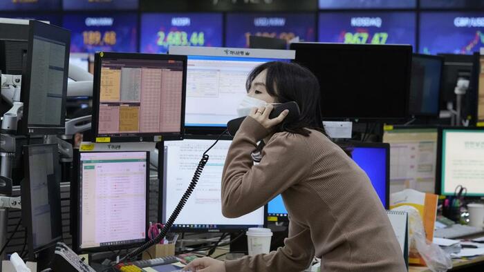 NextImg:Futures Gain Boosted By Apple's Blowout Buyback, Dollar Drops Ahead Of Payrolls