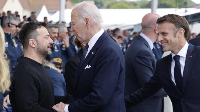 NextImg:Leader Of The Free World Apologizes To Zelensky While Handing Him Another Check