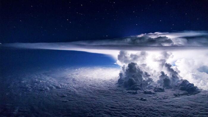 NextImg:Storm Pilot Photographer Captures Breathtaking Images From 40,000 Feet