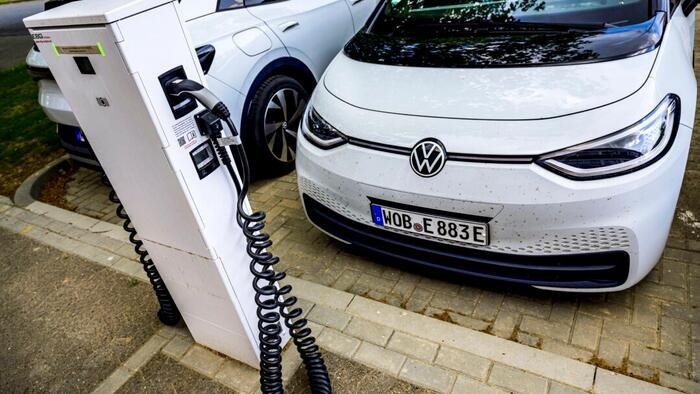 NextImg:Nearly Half Of US EV Drivers Consider Switching Back To Gas Vehicles: McKinsey Study