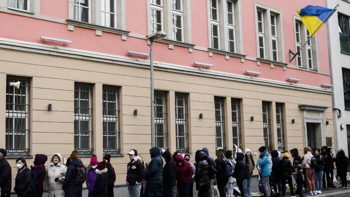 NextImg:Ukrainian Refugees Unwilling To Work Should Have Benefits Scrapped; CDU General Secretary Says