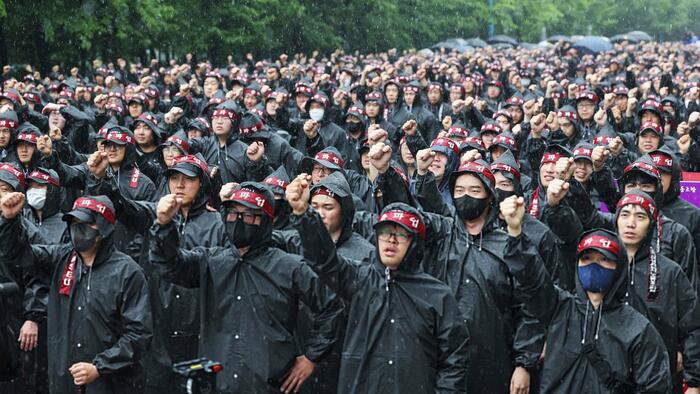 NextImg:"Equipment Shutting Down": Union Targets Samsung's AI Chip Plants