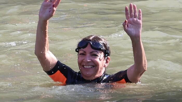 NextImg:Paris Mayor Defies Poop Threats To Swim The Seine River Ahead Of Olympic Games