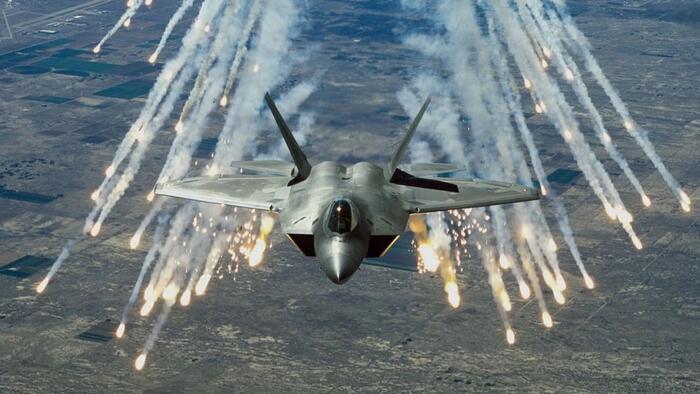 NextImg:US-British Warplanes Launch Heavy Retaliatory Attacks On Yemen
