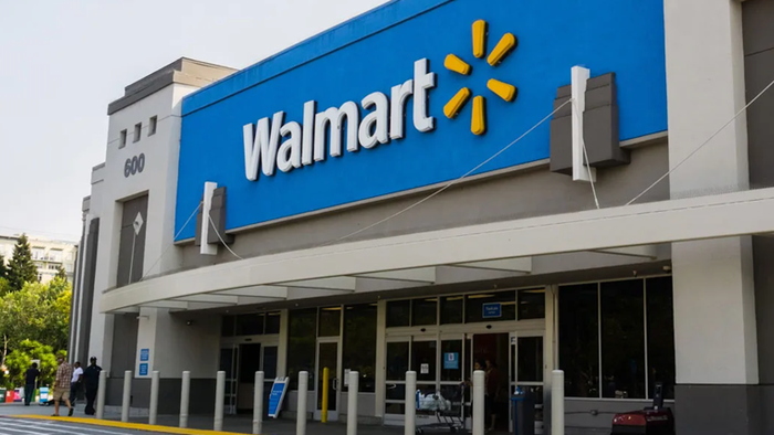 NextImg:Walmart Beats Earnings, Lifts Outlook As Consumers Trade Down To Big Box Retailer