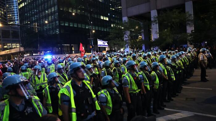 NextImg:"The Torch Has Been Passed" - Protests Escalate As Obamas & RINOs Take The Stage On DNC Day 2