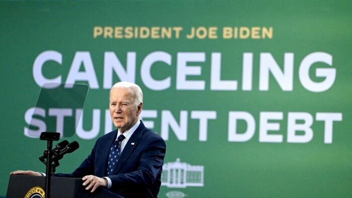 NextImg:One In Five Student Loan Borrowers Avoid Making Payments: Report