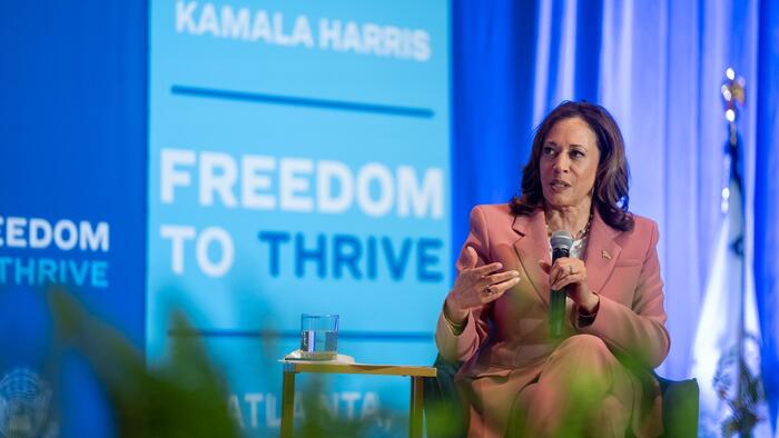 NextImg:Harris Echoes Biden's Democracy Warning In 'Closing Argument'