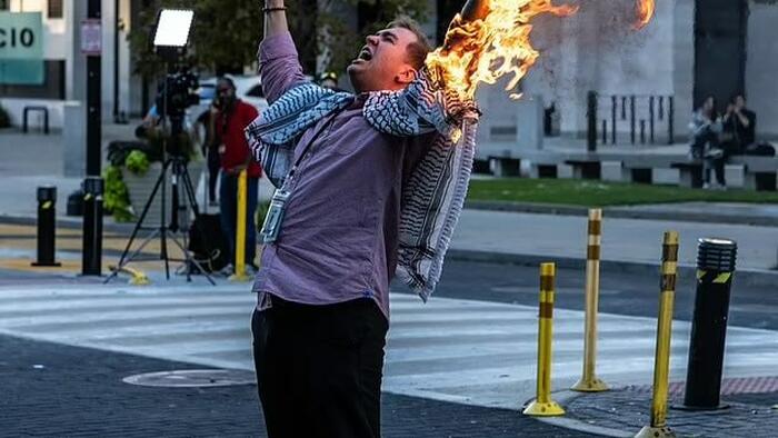 NextImg:"We Spread Misinformation": CBS Photojournalist Lights Himself On Fire Near White House