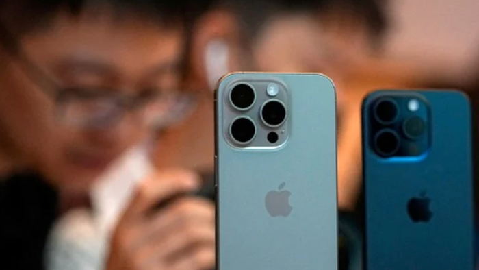 NextImg:Third-Quarter iPhone Sales In China Fall As Huawei Competition Heats Up
