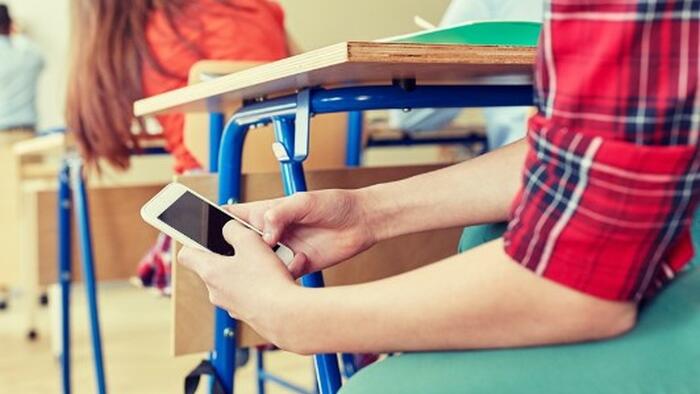 NextImg:NYC Reverses Course On Banning Cell Phones In Schools After Neurotic Parents Push Back