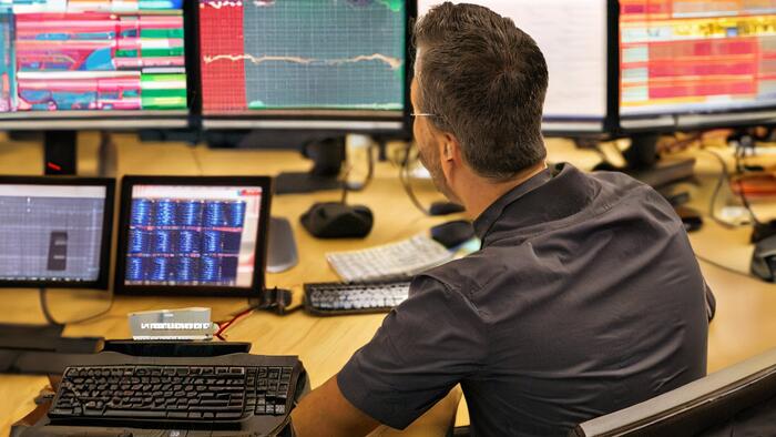 NextImg:Futures Slide Ahead Of Huge Earnings Week