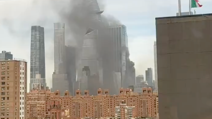 NextImg:Fire Erupts Atop 44-Story Skyscraper In Midtown Manhattan