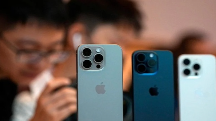 NextImg:AI-Fueled iPhone Sales Drop During World's Biggest Shopping Holiday In China