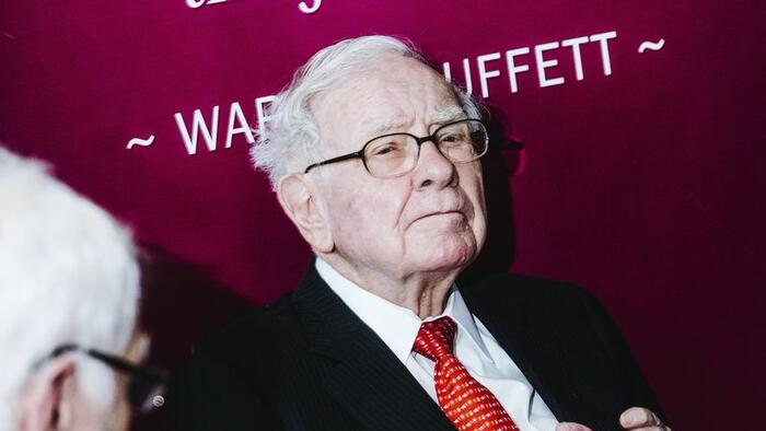 NextImg:If Buffett Is Selling, Should Anyone Be Bullish?