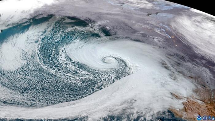 NextImg:'Bomb Cyclone' Blasts Pacific Northwest, Cutting Power To Over 600,000 In Washington