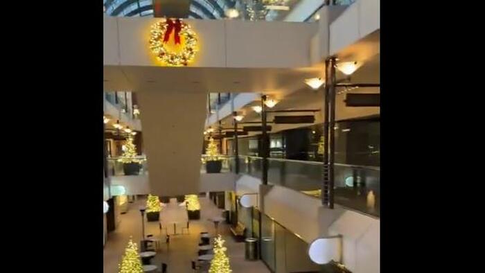 NextImg:Upscale San Francisco Shopping Center Is Total Ghost Town With Just Three Tenants