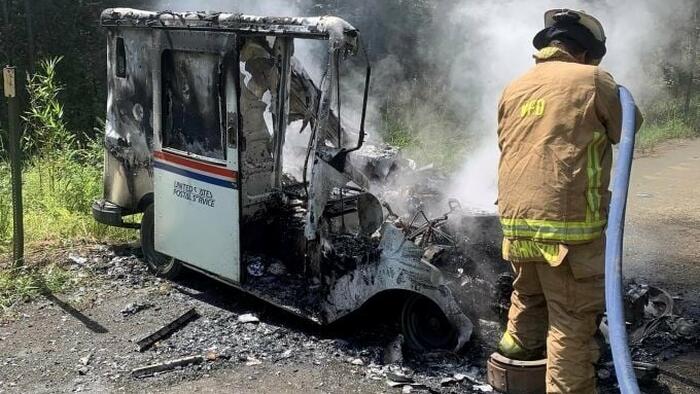NextImg:Trump Considers Privatizing US Postal Service That Lost $9.5 Billion In FY2024