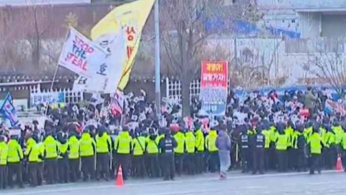 NextImg:Impeached South Korean President Avoids Arrest After Intense Standoff With Police At Residence
