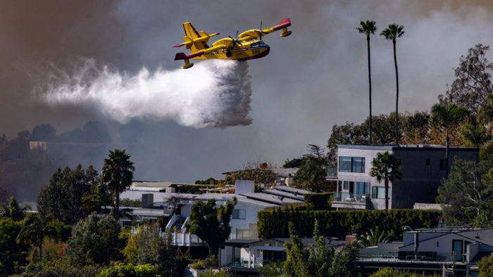 NextImg:Palisades Fire Threatens New Upscale Communities As Santa Ana Winds Return