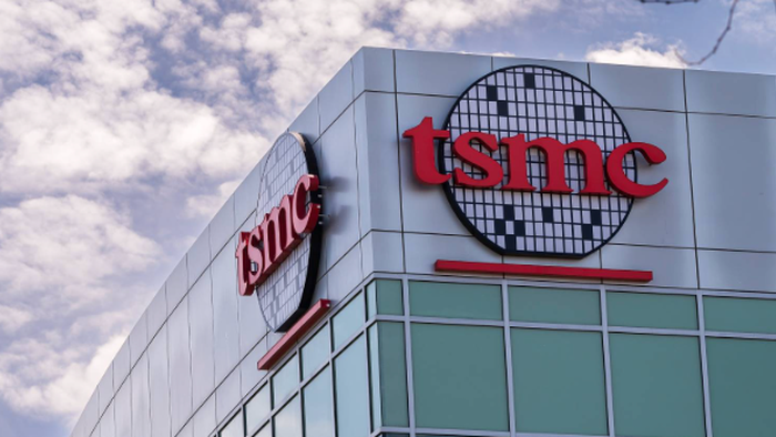 NextImg:TSMC's Outlook Beats Estimates; Goldman Tells Clients Puts Cheap, Citing "Potential De-Gross Sell-Off Risk In Q1"