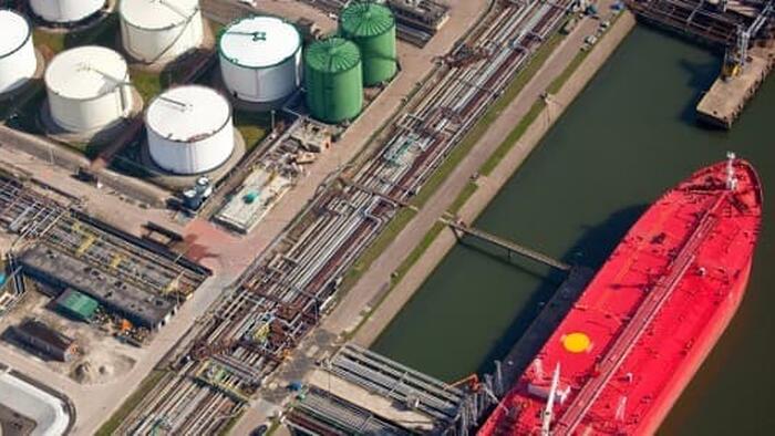 NextImg:Traders Go All-In On Middle East Oil As Sanctions Reshape Market