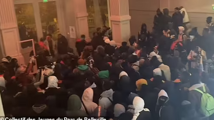 NextImg:Migrants Crashed Woke Paris Theater's Refugee Seminar - Weeks Later, 300 Won't Leave