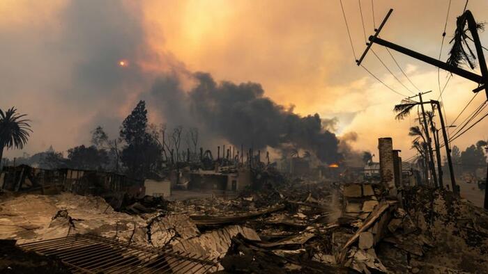 NextImg:Palisades Inferno Forces More Evacuations, Burns Near 405 Freeway