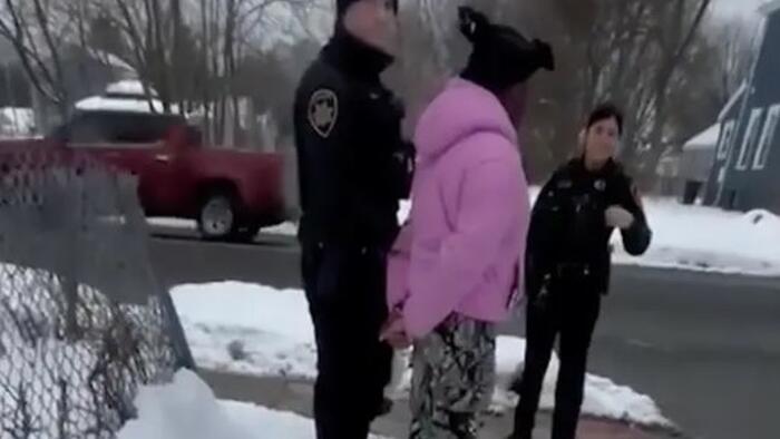NextImg:11 Year Old New York Schoolgirl "Burst Into Tears" After Being Falsely Arrested For Being A Car Thief