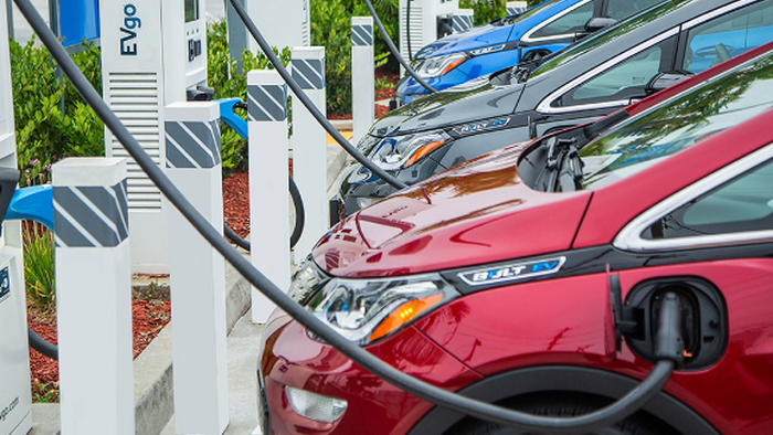 NextImg:EV Sales Up 12% In Q4, Helped By Trump Threat To End Tax Credits