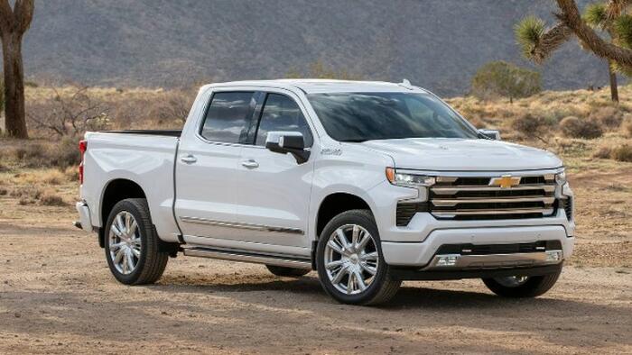 NextImg:U.S. Auto Safety Regulators Probe Nearly 900,000 GM Vehicles For Engine Failure