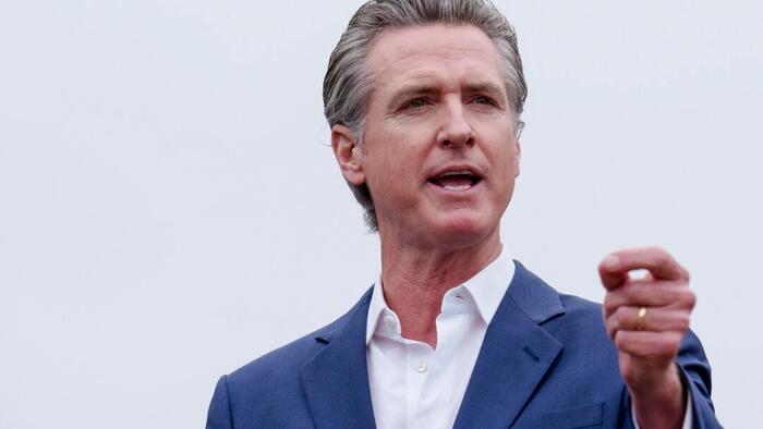 NextImg:Newsom Indicates He Will Veto Bill Blocking State Prisons From Working With ICE