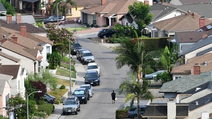 NextImg:Californians Falling Behind On Bill Payments Amid Soaring Debt Levels