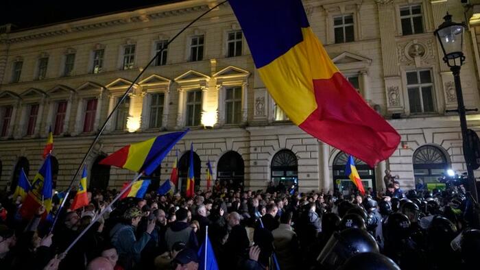 NextImg:Mass Protests Erupt Across Romania After Georgescu's Presidential Candidacy Rejection Sparks International Condemnation