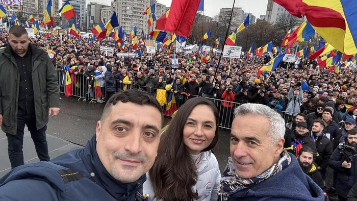 NextImg:New Romania Poll: Nationalist Likely To Win First Round, Centrist Could Take Run-Off