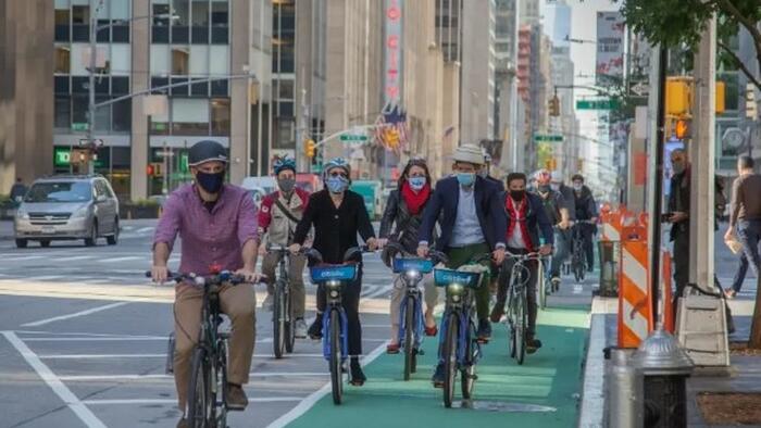 NextImg:"Anti-Car Insanity": NYC To Widen 6th Avenue Bike Lanes, Cutting Vehicle Traffic To One Lane And Inviting More Congestion