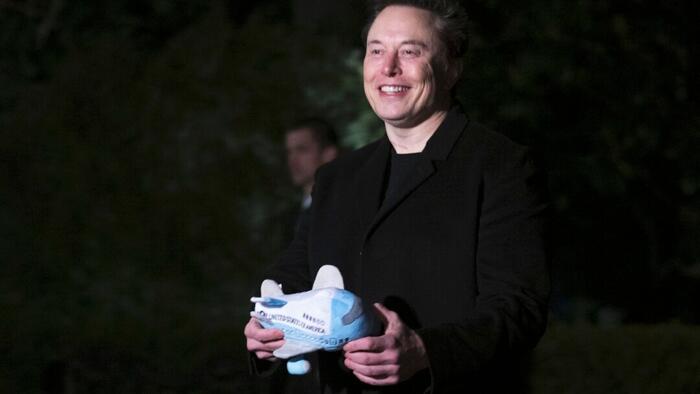 NextImg:Elon Musk Says Amtrak, US Postal Service Should Be Privatized