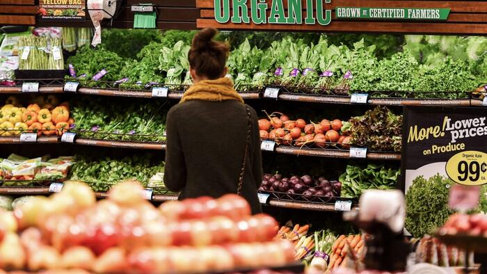 NextImg:Why Is Organic Food More Expensive?